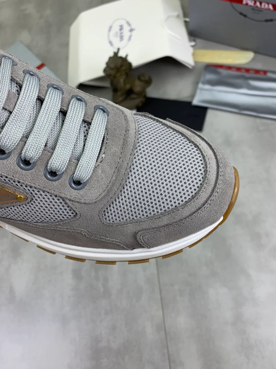 Men's shoes 💰P560💰[New style] popular models are on the official website, 🆘 Trendy brand (Prada) mainly promotes popular models, avant-garde and versatile fashion men's shoes private version mold opening, cowhide surface splicing 1:1.. Fashionable and simple, original imported cowhide lining cowhide feet; the atmosphere and personality are more fashionable, eye-catching and pursuing class. It will subvert the old idea and be a must-have for fashionistas with you! Must keep it for yourself! Tall and comfortable, large and low, high-end quality workmanship. Number of yards: 38-45 4️⃣optional.
